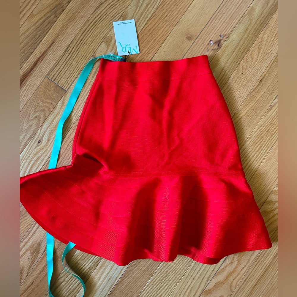 New🌹 mistress rocks mini skirt